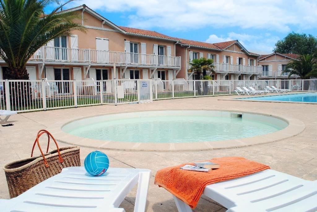 Petit Oasis Avec Piscine Anglet Exterior foto